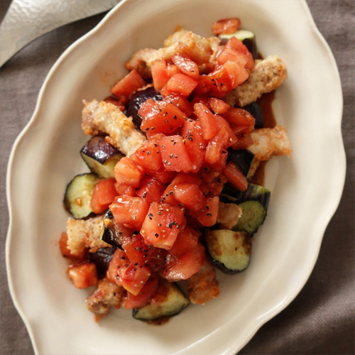 揚げなすと豚肉のトマトバルサミコソース