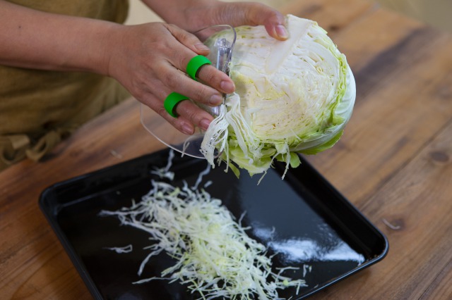 手のひらキャベツピーラー