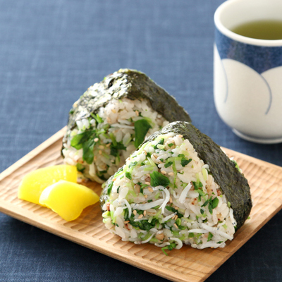豆苗としらすのおにぎり