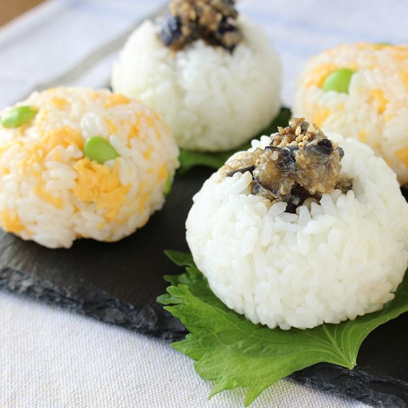 夏のおにぎり2種（なす味噌＆枝豆たまご