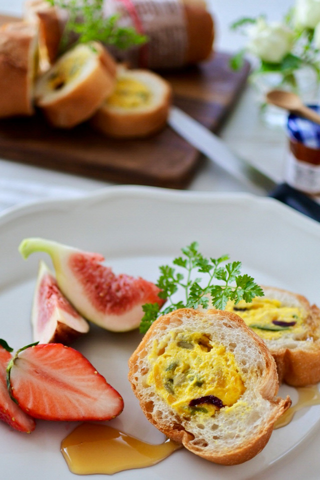 パンプキンサラダのスタッフドバゲット