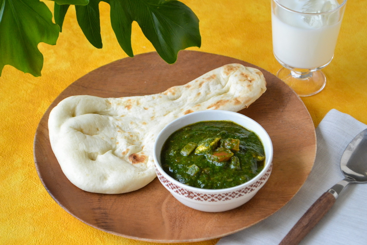 ナンと食べる！ほうれん草のカレー