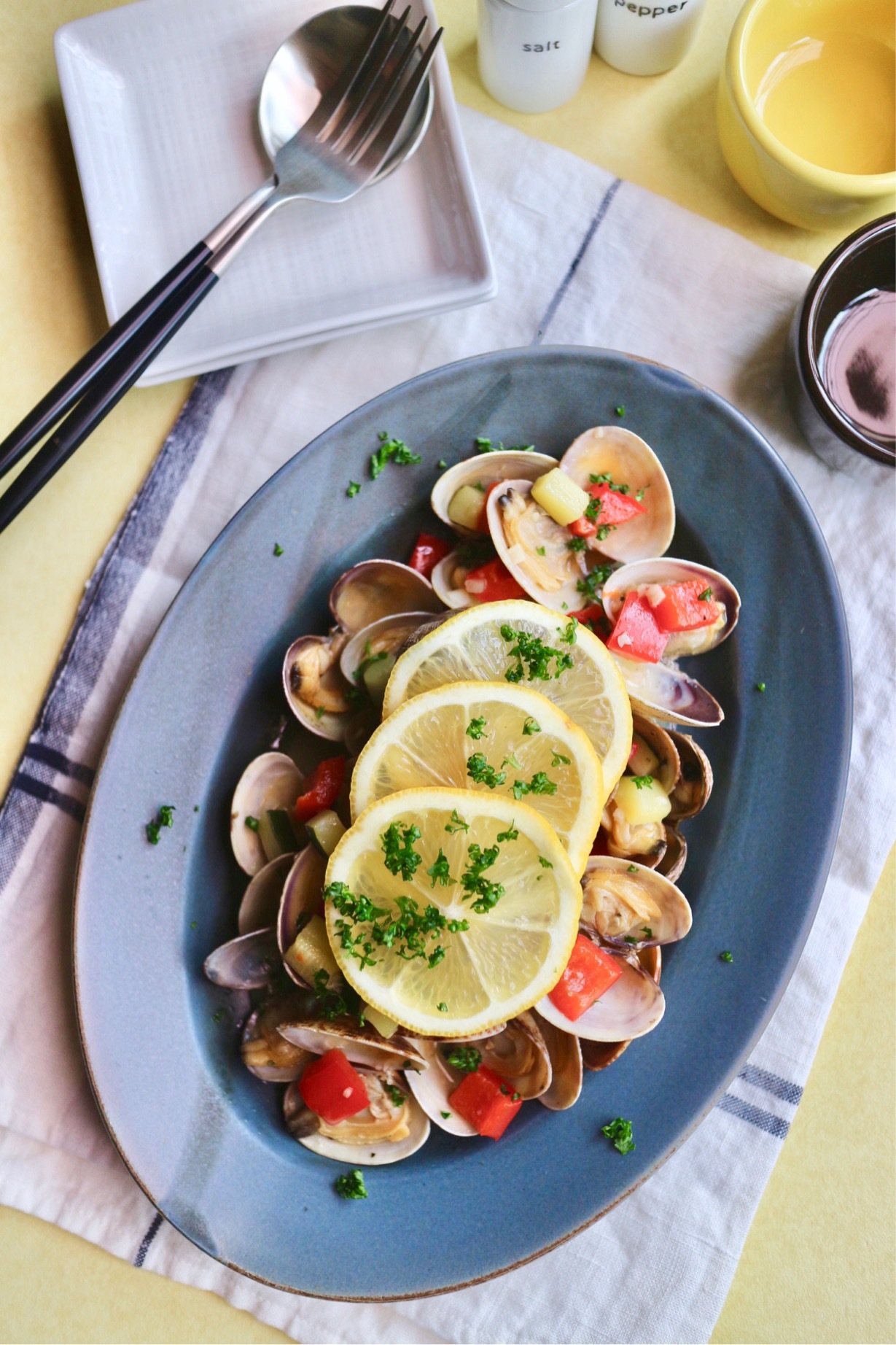 あさりのレモンバター蒸し