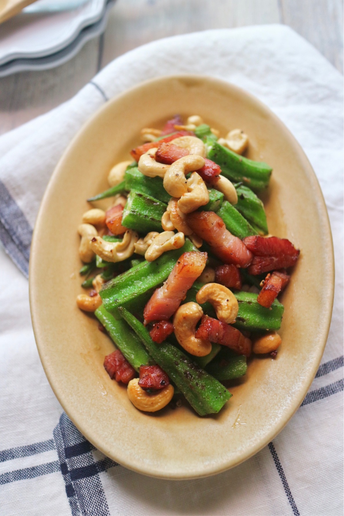 オクラとカシューナッツのペペロンチーノ炒め