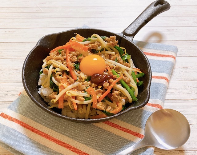 フライパンひとつで簡単！野菜たっぷりビビンバ丼