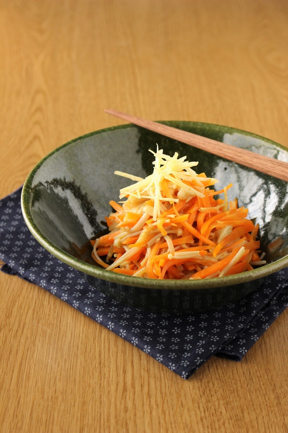 にんじんとえのきの塩きんぴら