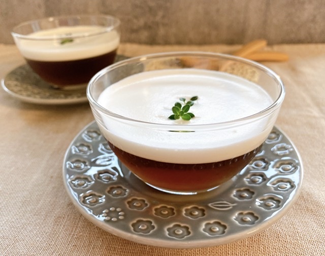 さっぱりウーロン茶ゼリー~ココナッツソース添え~