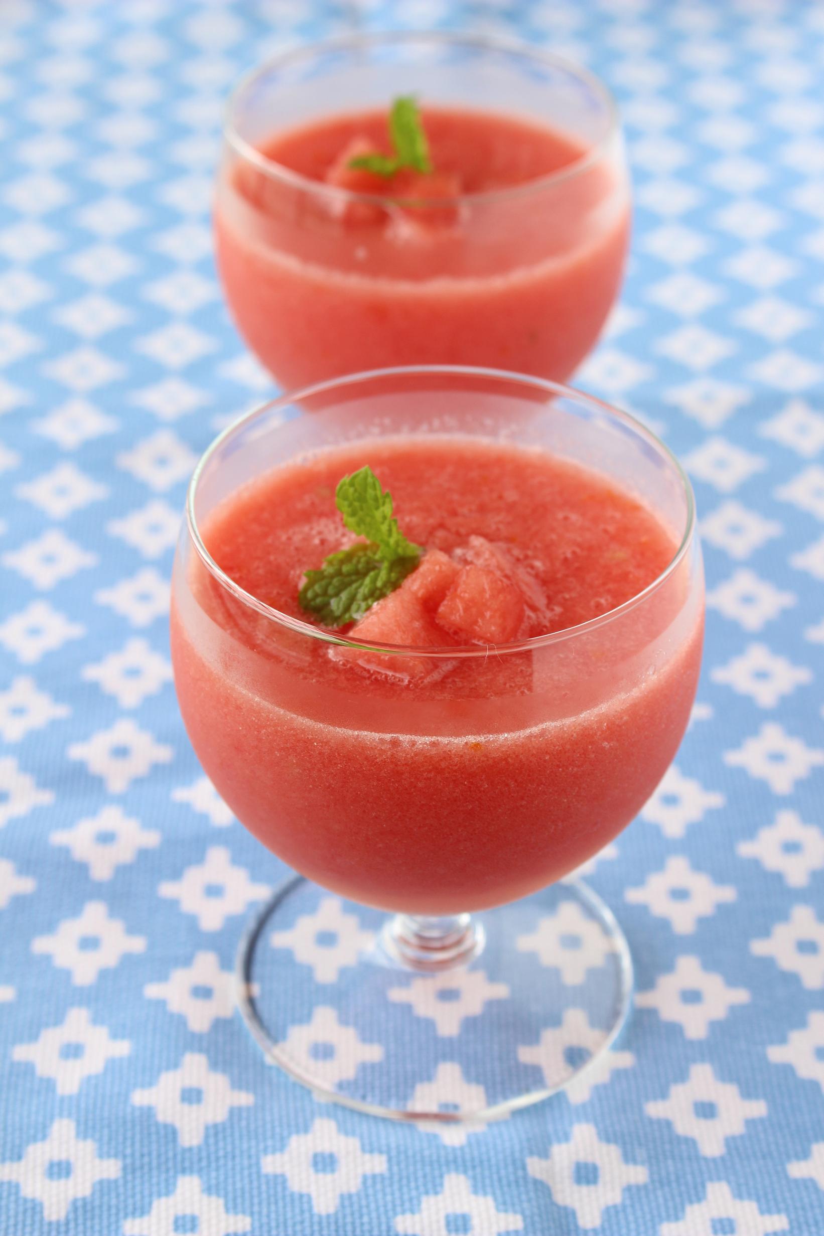 夏にピッタリ！スイカとトマトのスムージー